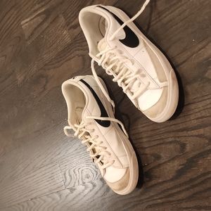 NIKE BLAZER LOW LEATHER WHITE-BLACK-